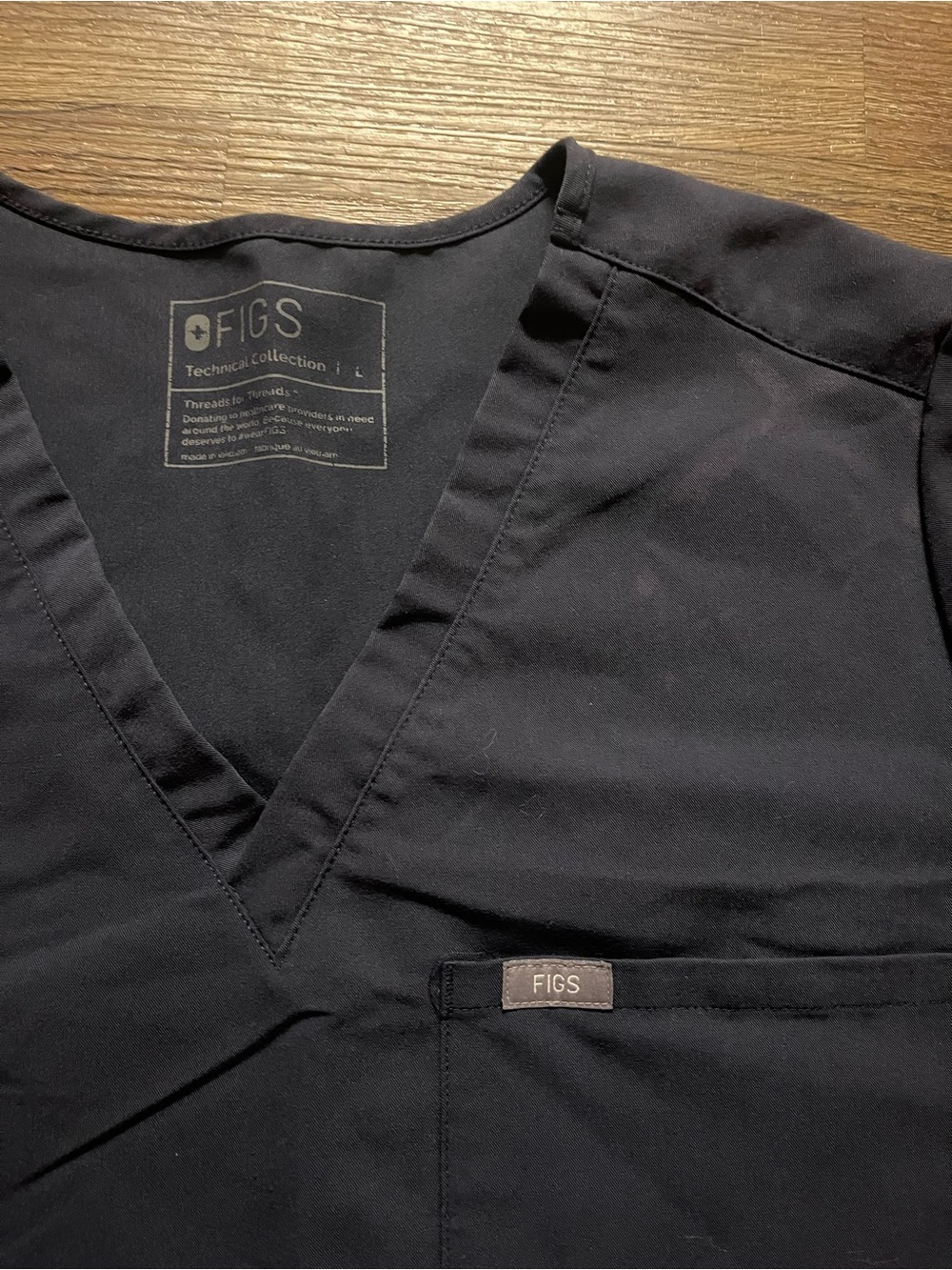 Figs Women’s top in Charcoal - Picture 3 of 3